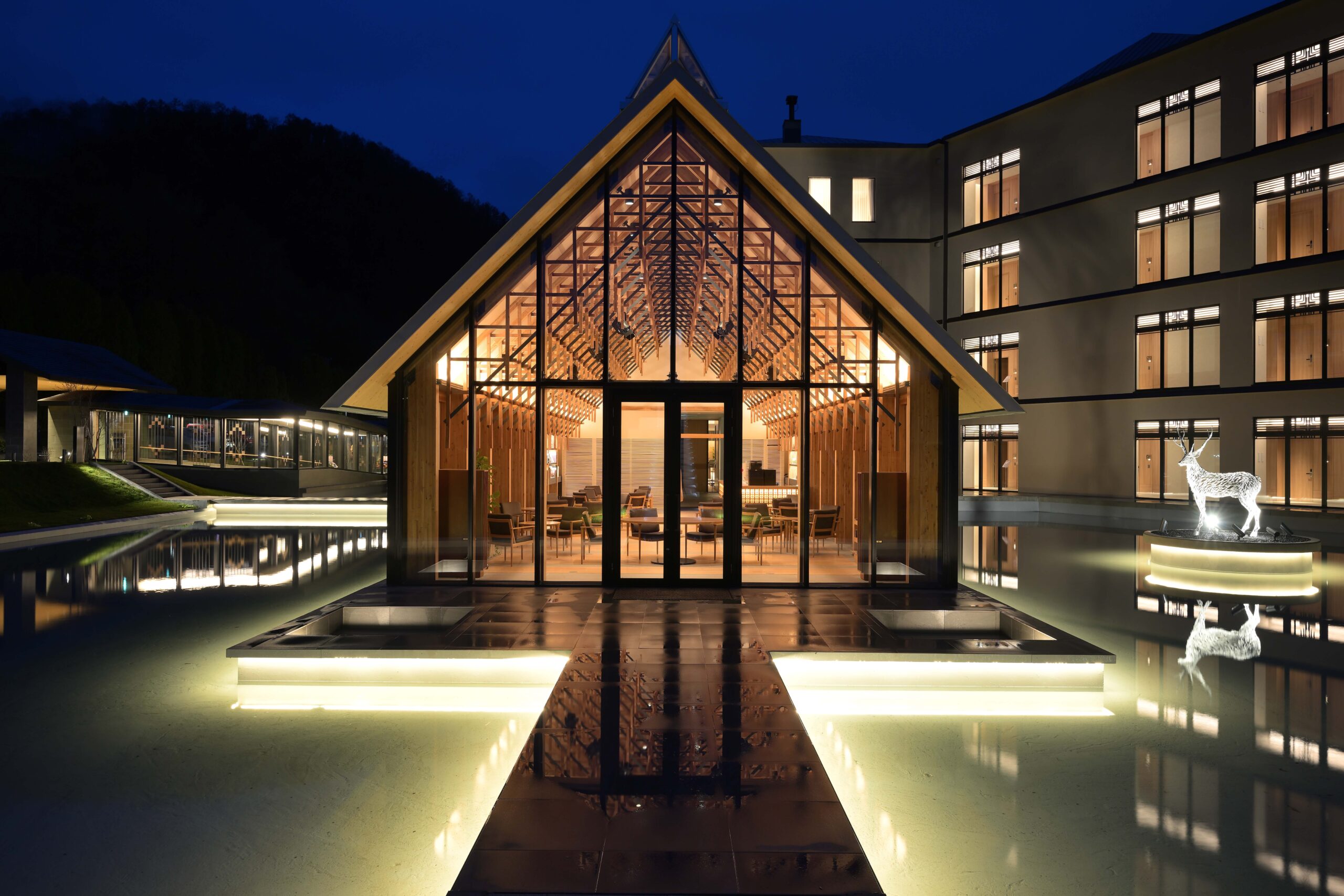 洞爺湖 鶴雅リゾート 洸の謌 洸響~iF Design Award 2023・IDA Design Awards 2023(Silver ...